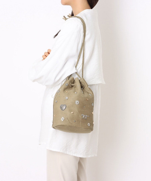 kakatoo（カカトゥ）の「カカトゥ kakatoo / スエード調スタッズドロストバッグ（ショルダーバッグ・レディース・キャメル/ブラック/ベージュ/ブラウン/カーキ・FREE）」の4枚目の写真
