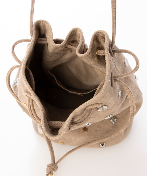 kakatoo（カカトゥ）の「カカトゥ kakatoo / スエード調スタッズドロストバッグ（ショルダーバッグ・レディース・キャメル/ブラック/ベージュ/ブラウン/カーキ・FREE）」の19枚目の写真