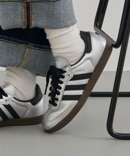 adidas(アディダス)の「【adidas】SAMBA OG W(スニーカー・レディース・ブラック/レオパード/シルバー/シルバー系その他2・23cm/23.5cm/24cm/24.5cm/25cm/25.5cm/26cm/26.5cm/27cm/27.5cm/22.5cm)」の3枚目の写真