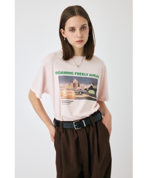 MOUSSY(マウジー)の「1976 NOSTALGIC PHOTO Tシャツ(Tシャツ/カットソー・レディース・ブラック/ライトピンク/ホワイト・FREE)」の1枚目の写真