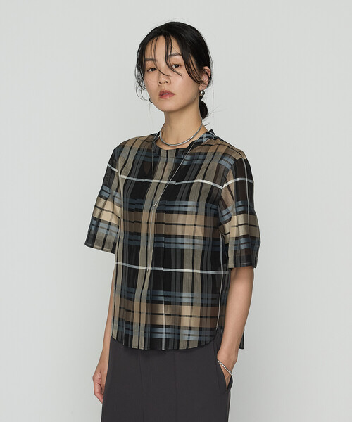 K.T KIYOKO TAKASE(キヨコタカセ)の「シルクオーガンジードビーチェック タックプルブラウス(シャツ/ブラウス・レディース・ブラウン系その他/ブルー系その他・9号/11号)」の2枚目の写真