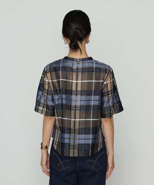 K.T KIYOKO TAKASE(キヨコタカセ)の「シルクオーガンジードビーチェック タックプルブラウス(シャツ/ブラウス・レディース・ブラウン系その他/ブルー系その他・9号/11号)」の12枚目の写真