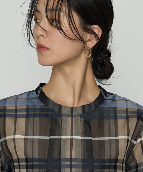 K.T KIYOKO TAKASE(キヨコタカセ)の「シルクオーガンジードビーチェック タックプルブラウス(シャツ/ブラウス・レディース・ブラウン系その他/ブルー系その他・9号/11号)」の13枚目の写真