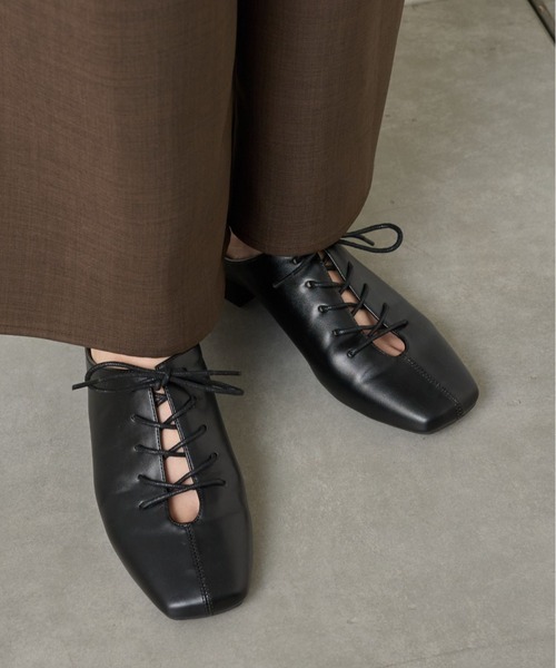 COLONY 2139(コロニートゥーワンスリーナイン)の「レースアップミュール(サンダル・レディース・ブラック/ブラウン・MEDIUM/LARGE)」の2枚目の写真