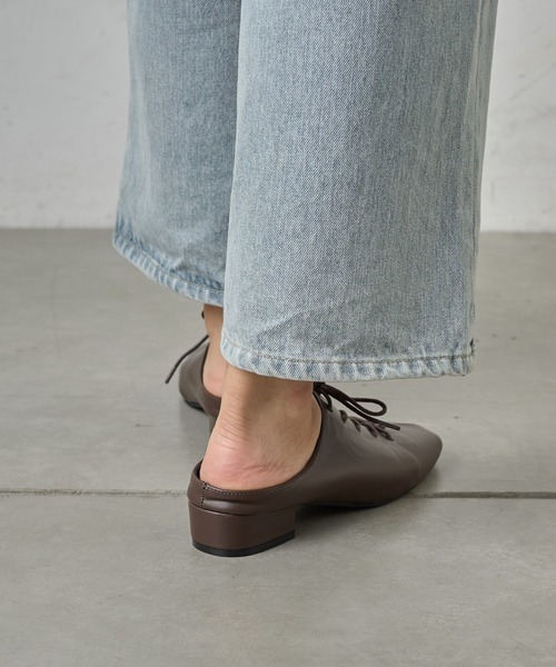 COLONY 2139(コロニートゥーワンスリーナイン)の「レースアップミュール(サンダル・レディース・ブラック/ブラウン・MEDIUM/LARGE)」の5枚目の写真
