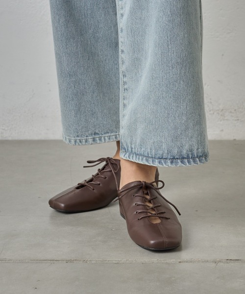 COLONY 2139(コロニートゥーワンスリーナイン)の「レースアップミュール(サンダル・レディース・ブラック/ブラウン・MEDIUM/LARGE)」の4枚目の写真