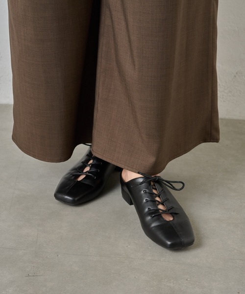 COLONY 2139(コロニートゥーワンスリーナイン)の「レースアップミュール(サンダル・レディース・ブラック/ブラウン・MEDIUM/LARGE)」の22枚目の写真