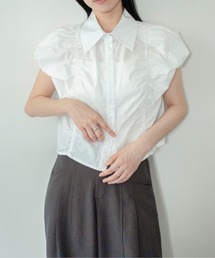 【on:nue】[お気に入り登録数11,000突破！][着用動画あり！/3色展開] シャーリングボリュームノースリーブブラウス