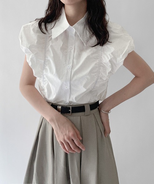 on:nue（オンニュ）の「【on:nue】[着用動画あり！/3色展開] シャーリングボリュームノースリーブブラウス（シャツ/ブラウス・レディース・ブラック/ベージュ/ホワイト・FREE）」の2枚目の写真