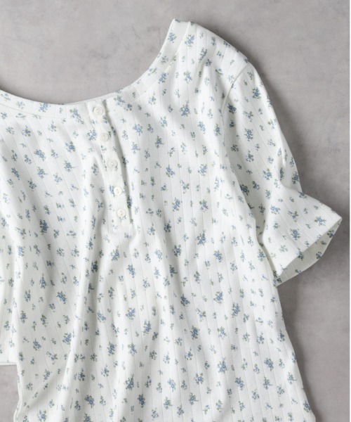 新品未使用♡ ロゴ　ロンT 小花柄　ホワイト　ブラウン　春夏 Right-on｜ライトオンのTシャツ/カットソー（花柄・ボタニカル柄）通販