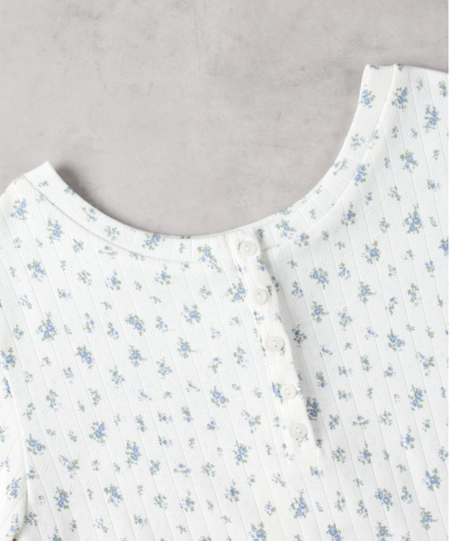 Right-on(ライトオン)の「HONEYSUCKLE ROSE(ハニーサックルローズ)【レディース】小花柄プリントTシャツ(Tシャツ/カットソー・レディース・ブルー・S/M/L)」の7枚目の写真