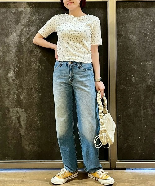 Right-on(ライトオン)の「HONEYSUCKLE ROSE(ハニーサックルローズ)【レディース】小花柄プリントTシャツ(Tシャツ/カットソー・レディース・ブルー・S/M/L)」の4枚目の写真