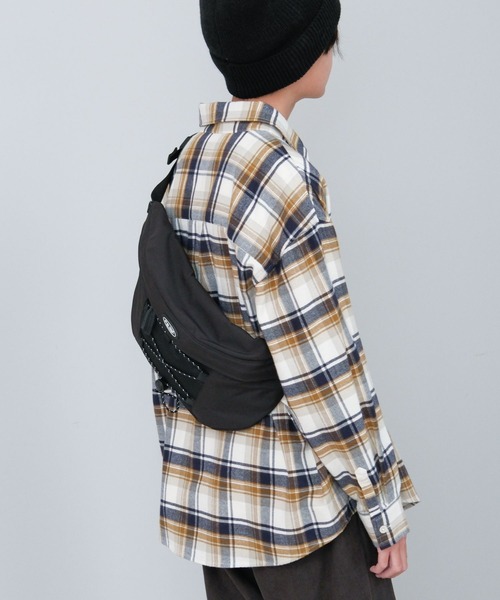 GLOBAL WORK（グローバルワーク）の「撥水ボディBAG/キッズ/577699（ボディバッグ/ウエストポーチ・キッズ・ブラック/オフホワイト・FREE）」の2枚目の写真