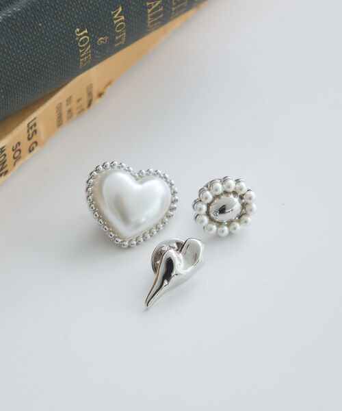 earth music&ecology（アースミュージックアンドエコロジー）の「３ピースセットピンバッジ（ブローチ/コサージュ・レディース・ゴールド/シルバー・FREE）」の3枚目の写真