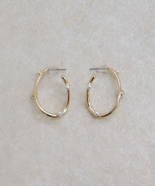 fredy emue(フレディエミュ)の「粒パールカールピアス(ピアス(両耳用)・レディース・シルバー/ゴールド・FREE)」の6枚目の写真