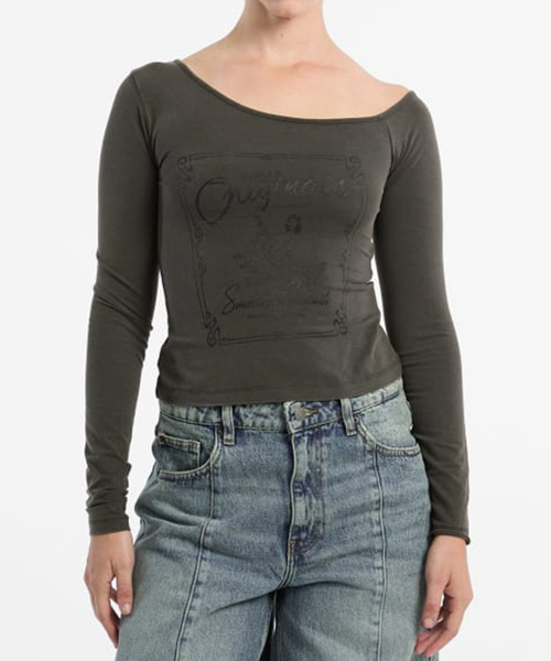 Guess(ゲス)の「GUESS/ゲス GO OFF SHOULDER LS TEE(Tシャツ/カットソー・レディース・レッド/ブラック・SMALL)」の14枚目の写真