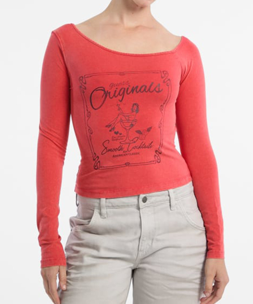 Guess(ゲス)の「GUESS/ゲス GO OFF SHOULDER LS TEE(Tシャツ/カットソー・レディース・レッド/ブラック・SMALL)」の15枚目の写真