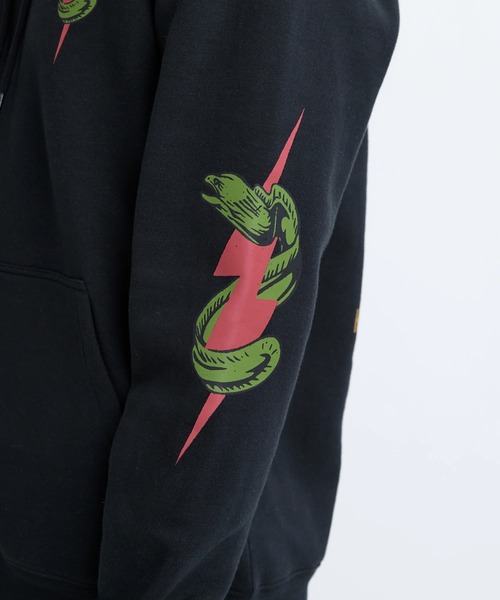 RVCA(ルーカ)の「RVCA メンズ SHOCK SQUAD HOODIE パーカー 【2025年秋冬モデル】/ルーカバックグラフィックプリントパーカー・フーディー(パーカー・メンズ・ブラック・LARGE/X-LARGE/SMALL/MEDIUM)」の4枚目の写真