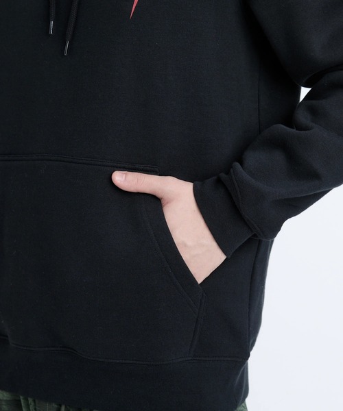 RVCA(ルーカ)の「RVCA メンズ SHOCK SQUAD HOODIE パーカー 【2025年秋冬モデル】/ルーカバックグラフィックプリントパーカー・フーディー(パーカー・メンズ・ブラック・LARGE/X-LARGE/SMALL/MEDIUM)」の5枚目の写真