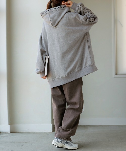 HUG.U(ハグユー)の「刺繍フラワーロゴパーカー(パーカー・レディース・ライトグレー/ブラック/オリーブ/ブラウン/ライトブルー・FREE)」の13枚目の写真