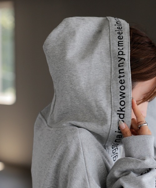 HUG.U(ハグユー)の「刺繍フラワーロゴパーカー(パーカー・レディース・ライトグレー/ブラック/オリーブ/ブラウン/ライトブルー・FREE)」の11枚目の写真