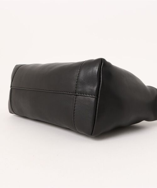 ALLSAINTS(オールセインツ)の「VEGA LEATHER MINI BAG | VEGA レザー ミニ バッグ(ショルダーバッグ・レディース・ブラック・ONE SIZE)」の10枚目の写真