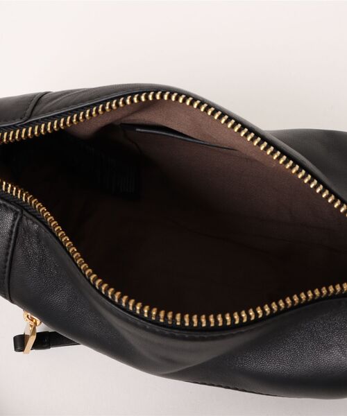 ALLSAINTS(オールセインツ)の「VEGA LEATHER MINI BAG | VEGA レザー ミニ バッグ(ショルダーバッグ・レディース・ブラック・ONE SIZE)」の11枚目の写真