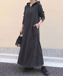 ハーフジップフード付きワンピース