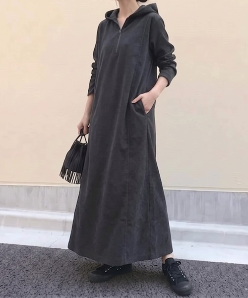 cammie(キャミー)の「ハーフジップフード付きワンピース(ワンピース・レディース・ブラック/キャメル・L/M)」の2枚目の写真