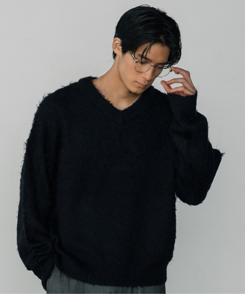 LURAKU（ルラク）の「【LURAKU】Brushed Wool V-neck Knit / LURAKU ブラッシュドウールVネックニット（ニット/セーター・メンズ・ネイビー/グレー/ブラック・SMALL/MEDIUM/LARGE）」の13枚目の写真