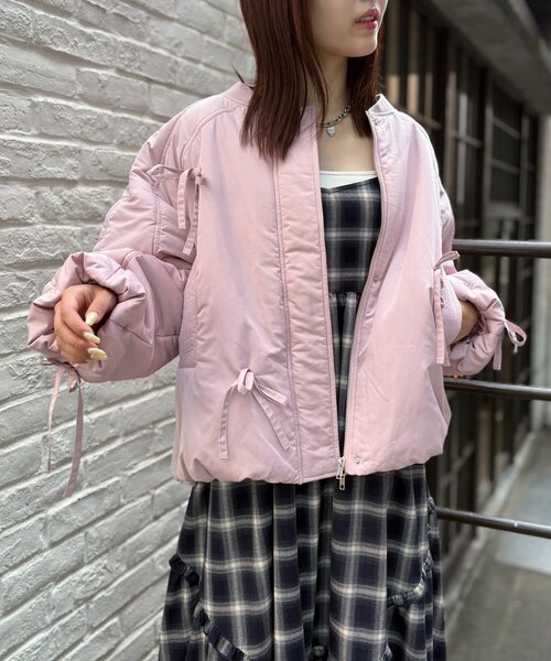 w closet（ダブルクローゼット）の「中綿リボンブルゾン（ブルゾン・レディース・ピンク/サックスブルー/ブラック/アイボリー・FREE）」の15枚目の写真