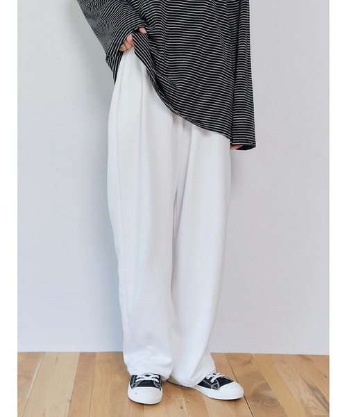 KALENO(カレノ)の「unisex / relax sweat pants(スウェットパンツ・レディース・ブラック/ホワイト・FREE)」の2枚目の写真