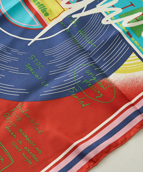 manipuri（マニプリ）の「【manipuri/マニプリ】レコード柄シルクスカーフ 65×65（バンダナ/スカーフ・レディース・レッド/ブラウン・フリー）」の5枚目の写真