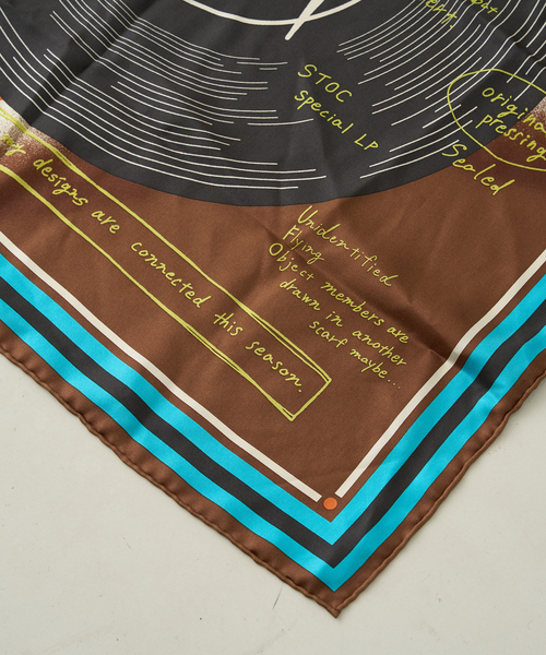 manipuri（マニプリ）の「【manipuri/マニプリ】レコード柄シルクスカーフ 65×65（バンダナ/スカーフ・レディース・レッド/ブラウン・フリー）」の11枚目の写真