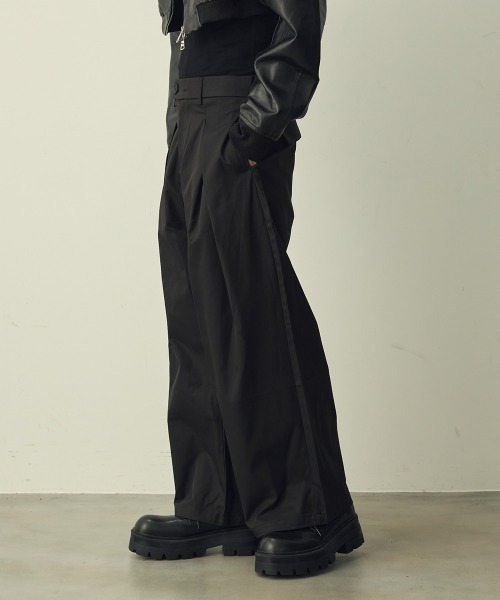 Shoowtime(ショウタイム)の「Tuck wide straight slacks / タックワイドストレートスラックス(スラックス・メンズ・グレー/ブラック・X-LARGE/LARGE/MEDIUM)」の3枚目の写真