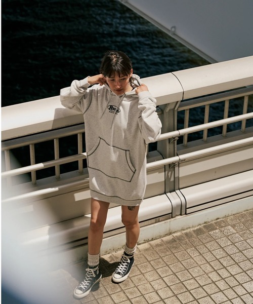 RVCA(ルーカ)の「RVCA レディース CLASSIC HOODED DRESS ワンピース 【2025年秋冬モデル】 @autumn/ルーカスウェットワンピース(ワンピース・レディース・ブラック/グレー/オフホワイト・SMALL/MEDIUM/LARGE)」の8枚目の写真