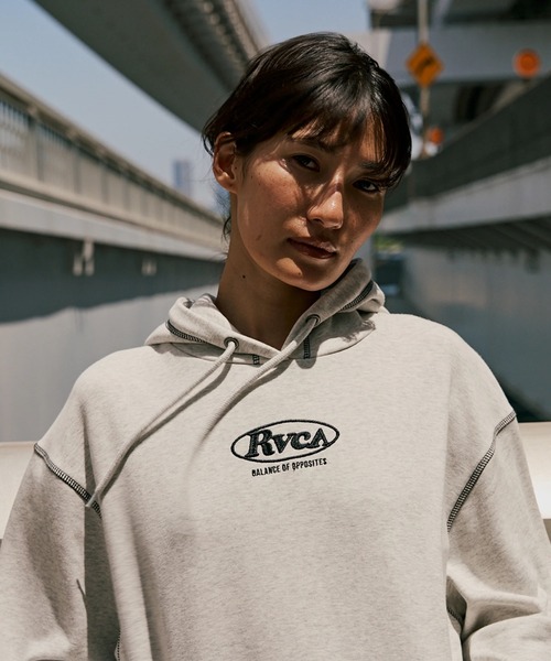 RVCA(ルーカ)の「RVCA レディース CLASSIC HOODED DRESS ワンピース 【2025年秋冬モデル】 @autumn/ルーカスウェットワンピース(ワンピース・レディース・ブラック/グレー/オフホワイト・SMALL/MEDIUM/LARGE)」の7枚目の写真