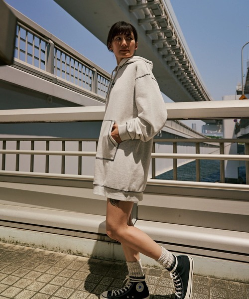 RVCA(ルーカ)の「RVCA レディース CLASSIC HOODED DRESS ワンピース 【2025年秋冬モデル】 @autumn/ルーカスウェットワンピース(ワンピース・レディース・ブラック/グレー/オフホワイト・SMALL/MEDIUM/LARGE)」の5枚目の写真
