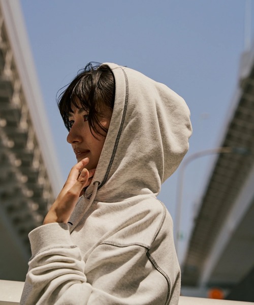 RVCA(ルーカ)の「RVCA レディース CLASSIC HOODED DRESS ワンピース 【2025年秋冬モデル】 @autumn/ルーカスウェットワンピース(ワンピース・レディース・ブラック/グレー/オフホワイト・SMALL/MEDIUM/LARGE)」の4枚目の写真