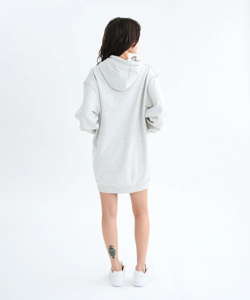 RVCA(ルーカ)の「RVCA レディース CLASSIC HOODED DRESS ワンピース 【2025年秋冬モデル】 @autumn/ルーカスウェットワンピース(ワンピース・レディース・ブラック/グレー/オフホワイト・SMALL/MEDIUM/LARGE)」の10枚目の写真