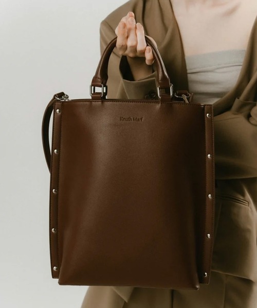 Knuth Marf（クヌースマーフ）の「side studs leather bag（ハンドバッグ・レディース・ブラック/ブラウン・FREE）」の2枚目の写真