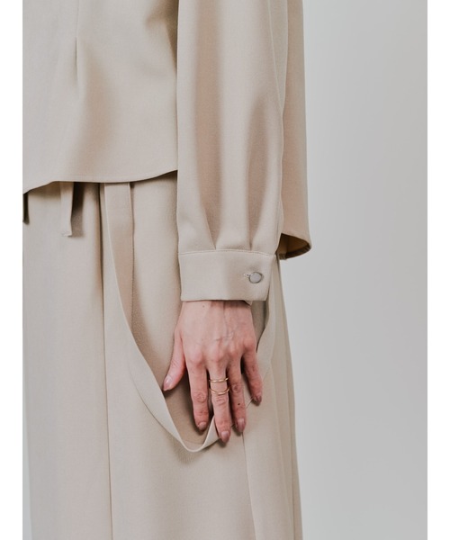 TEVALT（ヴァレット）の「ウエストタックウールライクツイルトップス（その他トップス・レディース・ライトベージュ/ブラック/グレー・38）」の19枚目の写真