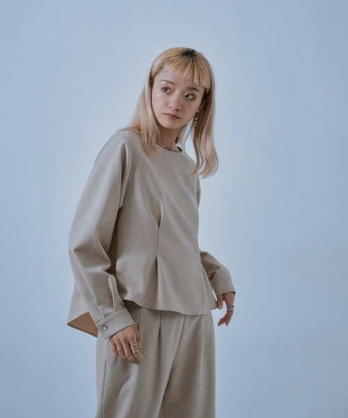 TEVALT（ヴァレット）の「ウエストタックウールライクツイルトップス（その他トップス・レディース・ライトベージュ/ブラック/グレー・38）」の4枚目の写真