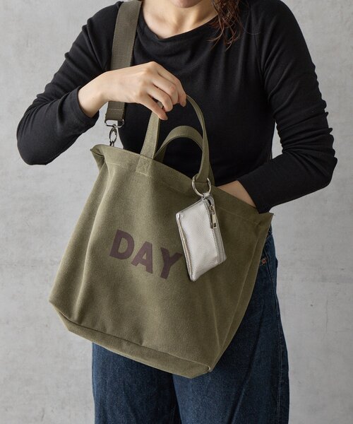 BIRTHDAY BAR(バースデイバー)の「キャンバスフロッキーロゴトートバッグ(トートバッグ・レディース・アイボリー/ブラウン/ダークグレー/ベージュ/ブルー/ライトベージュ/グリーン・0)」の18枚目の写真