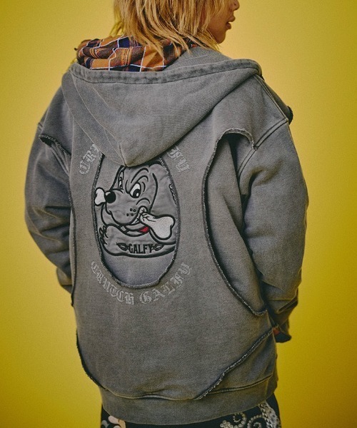 GALFY】穴の向こうにわんちゃんパーカー（パーカー）｜GALFY