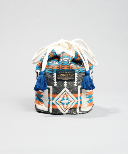 PENDLETON（ペンドルトン）の「【 PENDLETON / ペンドルトン 】ジャガードドローストリングポーチ（ショルダーバッグ・レディース・レッド/チャコール・FREE）」の2枚目の写真