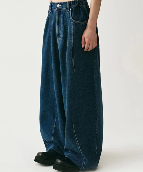 AVANDRESS(アバンドレス )の「Super Wide Dart Denim Pants WASHING BLACK(デニムパンツ・メンズ・ブラック・MEDIUM/X-LARGE)」の11枚目の写真
