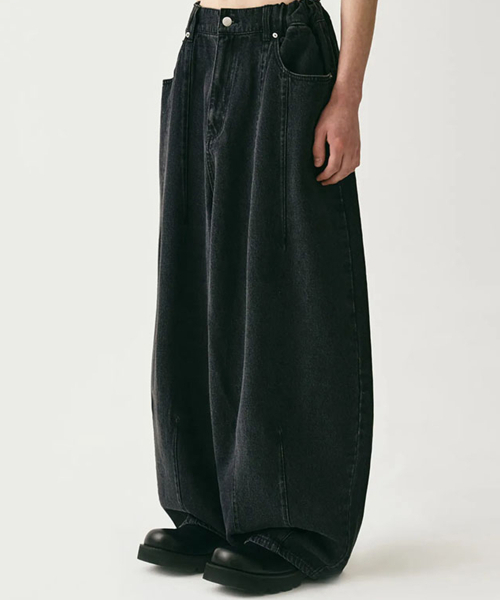 AVANDRESS(アバンドレス )の「Super Wide Dart Denim Pants WASHING BLACK(デニムパンツ・メンズ・ブラック・MEDIUM/X-LARGE)」の5枚目の写真
