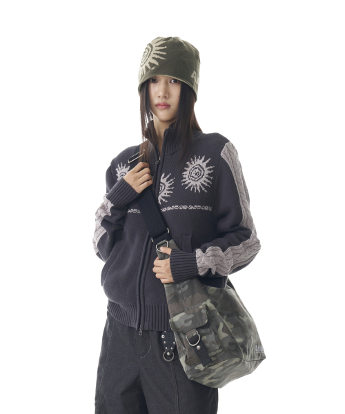 AAKAM(アーカム)の「Camouflage Studded Logo Cross Bag (Khaki)(メッセンジャーバッグ・レディース・その他・FREE)」の3枚目の写真