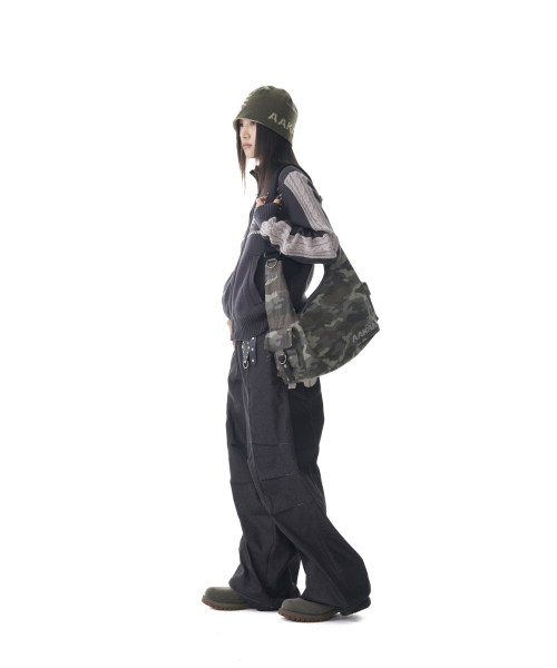 AAKAM(アーカム)の「Camouflage Studded Logo Cross Bag (Khaki)(メッセンジャーバッグ・レディース・その他・FREE)」の4枚目の写真